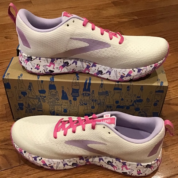 Brooks Revel 4 Women’s Running Shoes White Pink Unity - Picture 2 of 9